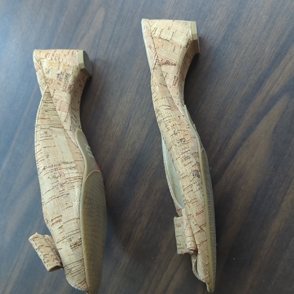 Stuart Weitzman Cork Kitten Heels Size US 8 Bow Slip-Ons - Picture 8 of 9